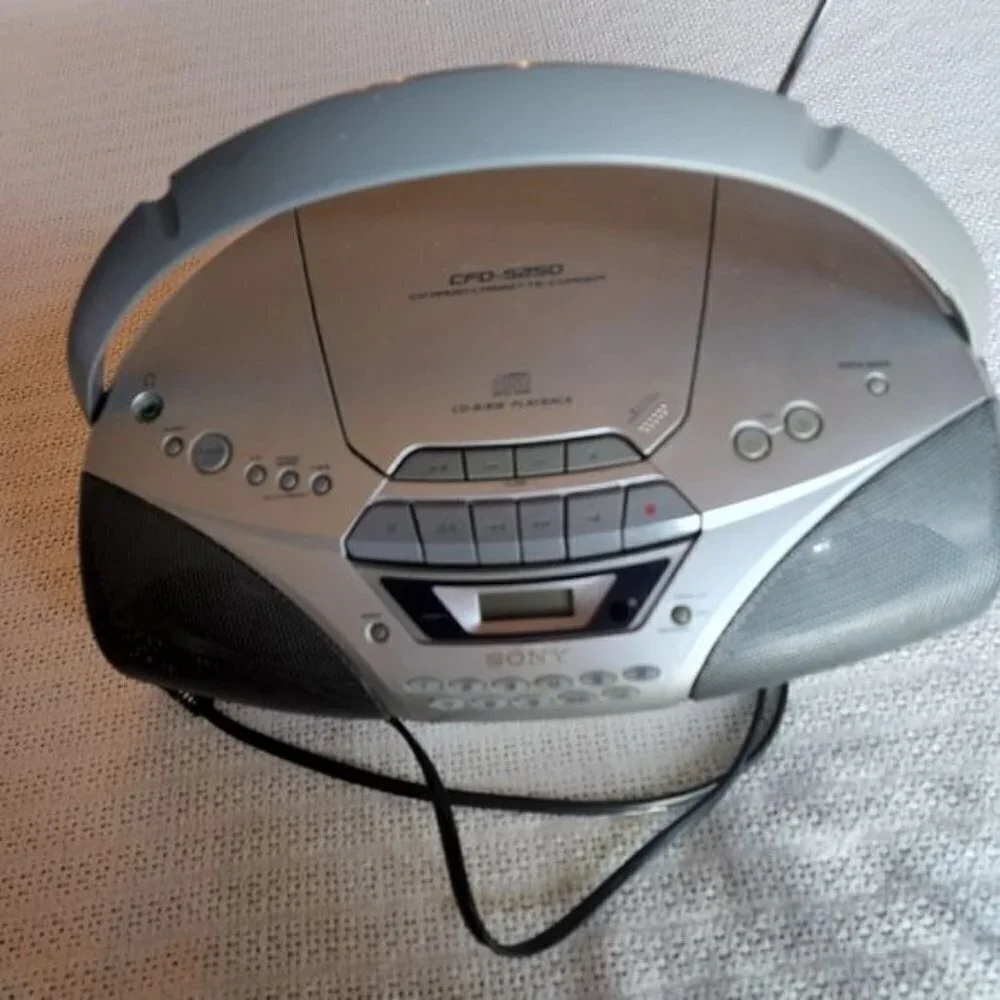 Sony CPD5250 CD &‎ Radio Boombox